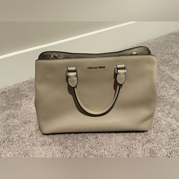 Authentic Michael Kors Handbag with Crossbody Strap - Picture 2 of 15